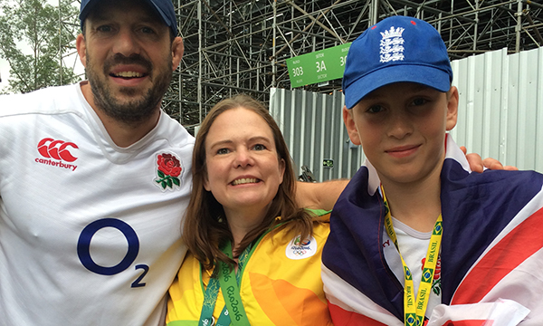 Eleanora Murphy (centre)