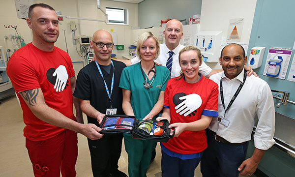 Image show emergency care Knifesavers staff in Liverpool University hospital