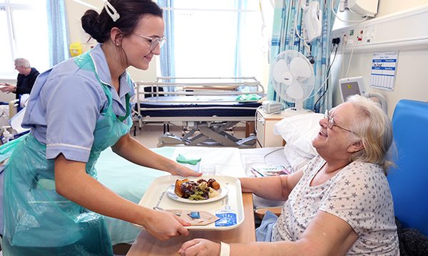 Cerys Parfitt serves a memory meal to a patient