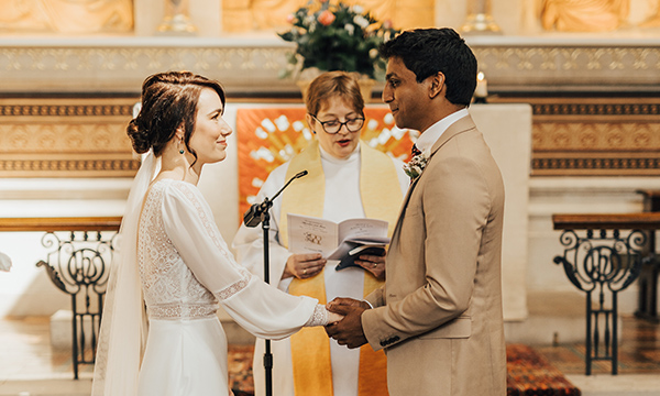Jann Tipping and Annalan Navaratnam wedding in hospital during COVID-19 pandemic