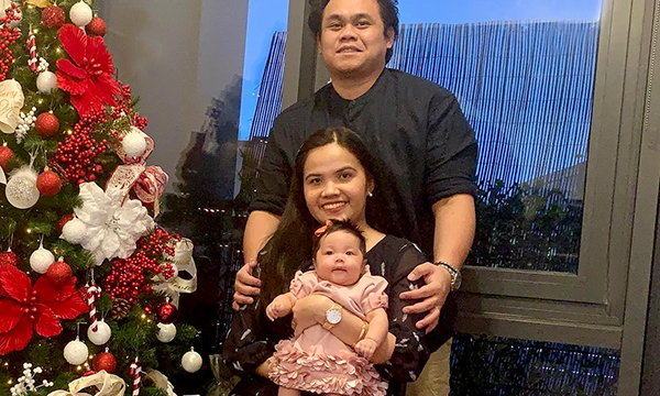 COVID survivor nurse Eva Gicain, husband Limuel and baby girl Elleana celebrate a late Christmas after Eva had been critically ill in hospital