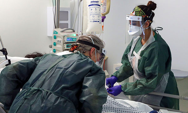  nurses wearing PPE delivering patient care during the coronavirus pandemic