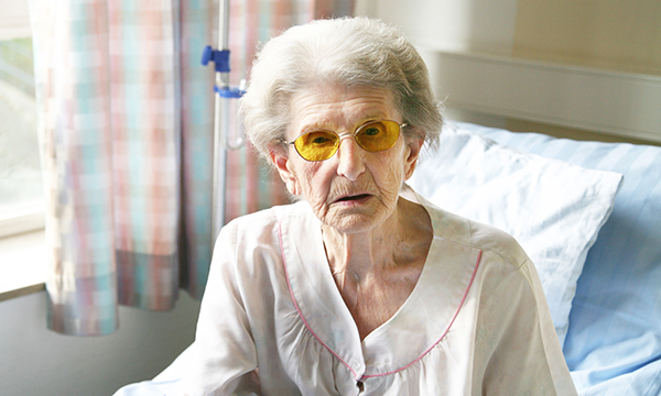 Organic versus mixed specialist older adult inpatient mental health units for people with dementia