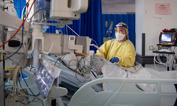 nurse nursing in a COVID ward during the pandemic