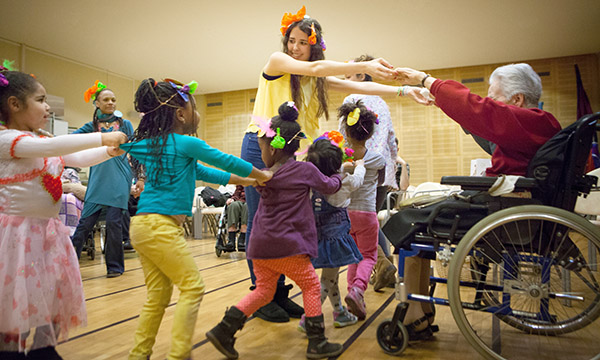 Exploring staff’s views on the implementation of intergenerational playgroups in care homes 