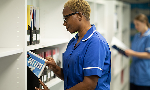 Setting up a journal club for healthcare professionals in an older people’s residential care setting 