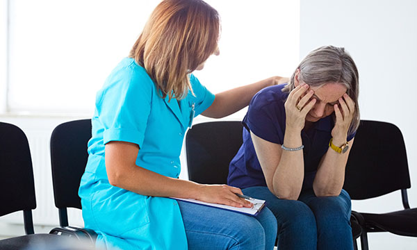 Exploring the experiences of healthcare professionals when breaking bad news in major trauma care 