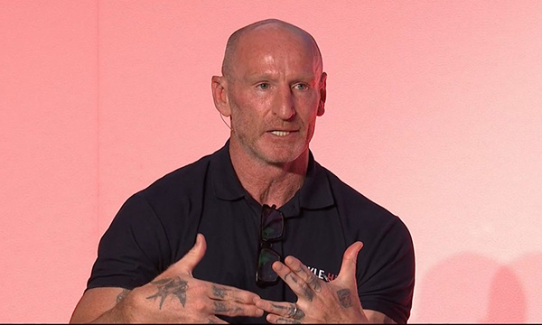 Welsh rugby star Gareth Thomas speaking at RCN Congress