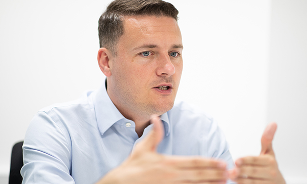 Photo of health secretary Wes Streeting, who plans to ban agency spend for band 2 and 3 posts