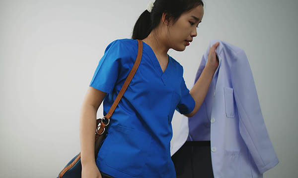 Higher pay for nurses: nurse gets coat and leaves despite wage rise