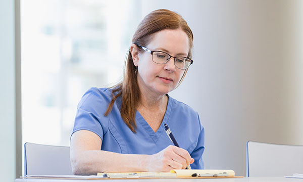 How to reflect critically on your clinical practice in older people nursing