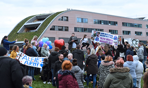 Alder Hey protesters