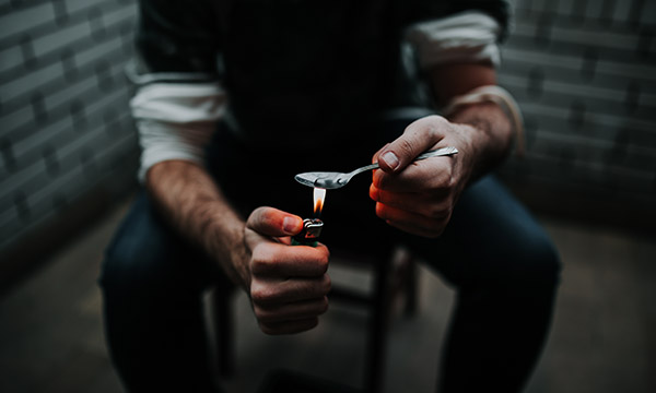 A review of the use of oral and injectable naltrexone for alcohol and opioid addiction treatment