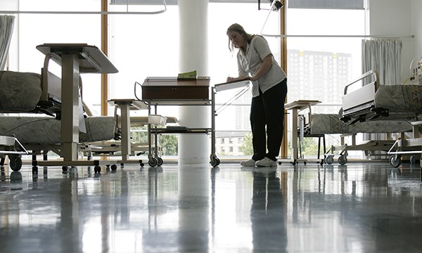 Picture shows a nursing student on a hospital ward in Glasgow.&nbsp;Final-year nursing and midwifery students can make significant difference, says Scotland's chief nursing officer.