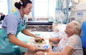Cerys Parfitt serves a memory meal to a patient