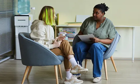 Mental health practitioners’ clinical experiences of borderline personality disorder in adolescence: a critical review