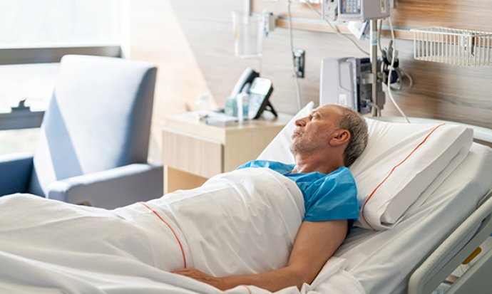 Manage leg ulceration in intravenous drug users