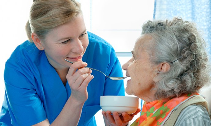 Improving nutrition in older  people in acute care