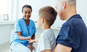 Experiences of parents of autistic children and young people in accessing healthcare: a literature review 