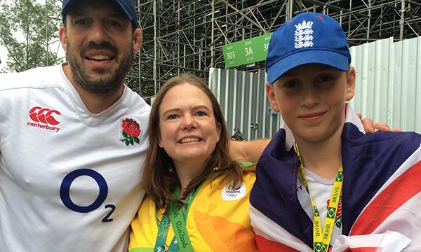 Eleanora Murphy (centre)