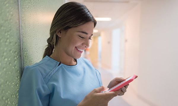 Understanding the benefits and risks of nursing students engaging with online social media