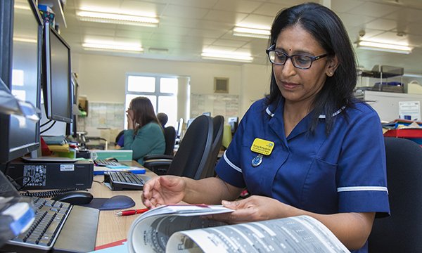Picture of Suriya Kirkpatrick, a senior cancer research nurse and genomics practitioner. In this article she and two other clinical research nurses share their accounts of a shift, offering an insight into their daily work.