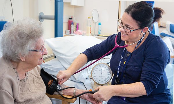 Advanced nurse practitioners can lead comprehensive geriatric assessment in acute hospitals