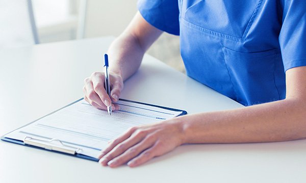 Picture shows medic writing on clipboard. If a resuscitation attempt is inappropriate and no DNACPR order is in place, you must be ready to defend your decision.