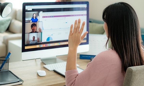 Image illustrates the online interaction between new nursing students and their lecturer during the first week of term at university 