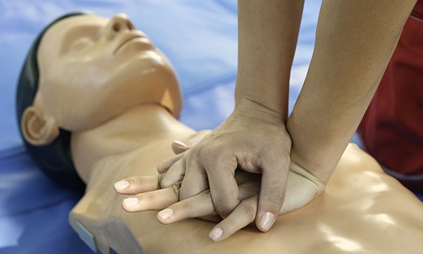 Exploring the effects of a high-fidelity environment on nursing students’ confidence and performance of CPR