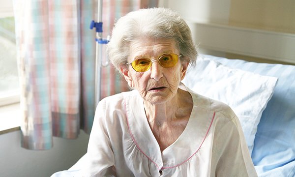 Organic versus mixed specialist older adult inpatient mental health units for people with dementia