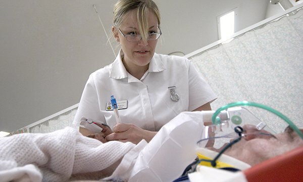 Trauma pain management in the emergency department: use of methoxyflurane as a patient-administered analgesic