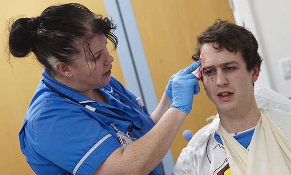 How to cleanse a wound