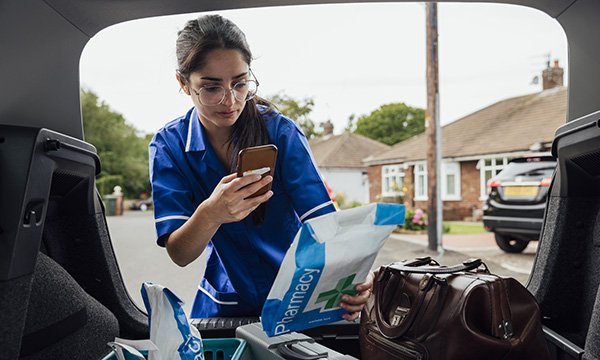 The Queen’s Nursing Institute (QNI) has published a draft set of standards to support specialist community nursing practitioner qualifications