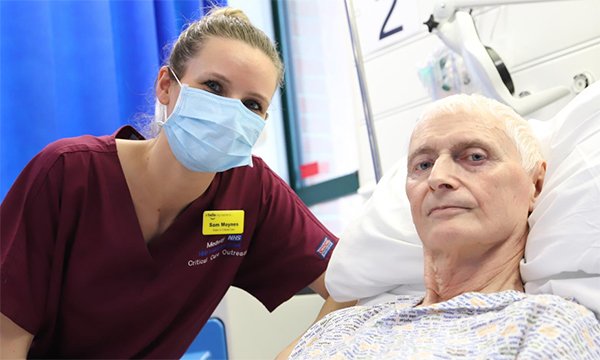 Photo of nurse Sam Moynes visiting Geof Turner, whose life she saved while on the school run