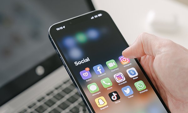  Online spaces and the control of communicable diseases: implications for nursing practice 