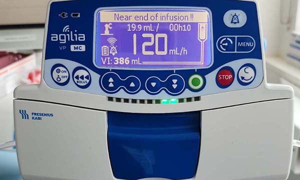 How to administer an intravenous infusion using a gravity administration set or a volumetric pump