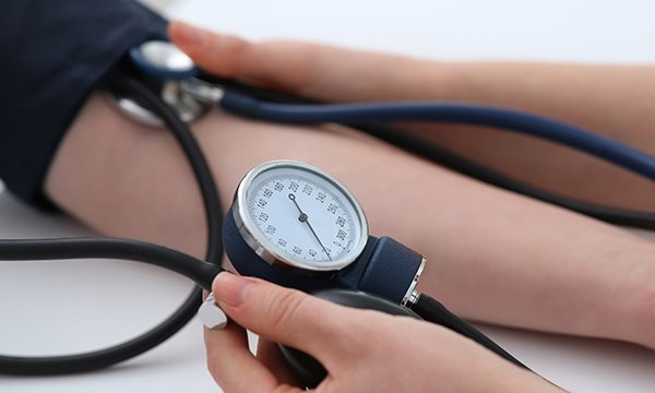 How to take and record a manual blood pressure measurement