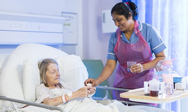 How to administer oral medicines safely in health and social care settings