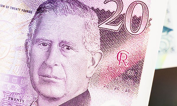 Nursing staff in England’s NHS are still waiting for news of an already-delayed 2025-26 pay offer: close-up shot of a £20 note
