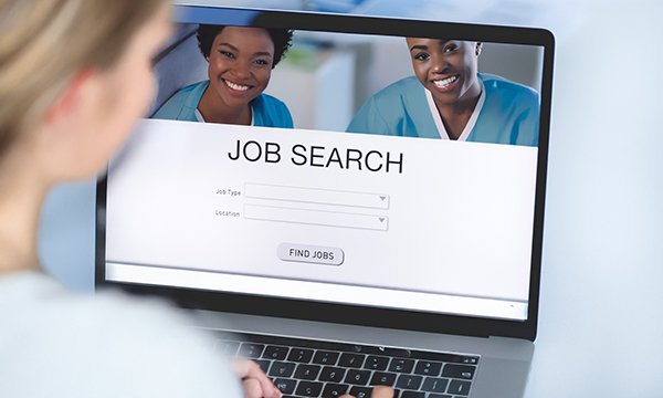 New nursing staff say they are considering alternative careers: job search on a laptop