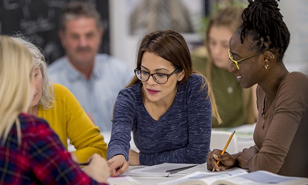 Academic writing retreats for healthcare professionals: development of the Oxford WRITE toolkit