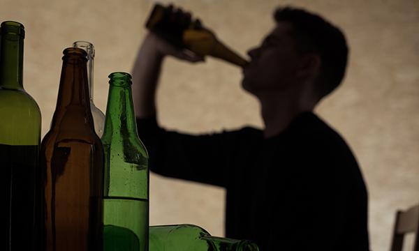 Heavy_alcohol_use_in_adolescence_alters_brain_development_tile-iStock.jpg